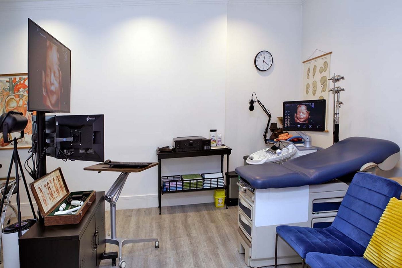 Scanning room in London Pregnancy Clinic City.