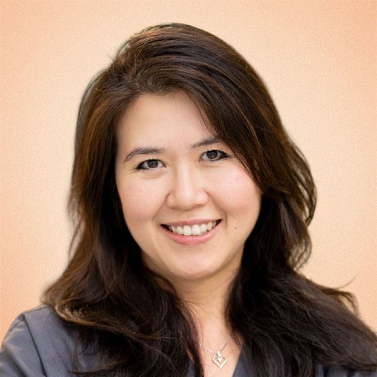 London Pregnancy Clinic portrait of Ms Hua Zen Ling is a Consultant in Maternal – Fetal medicine.